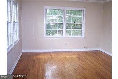 3500 Sleepy Hollow Rd, Falls Church, VA 22044 - photo 4