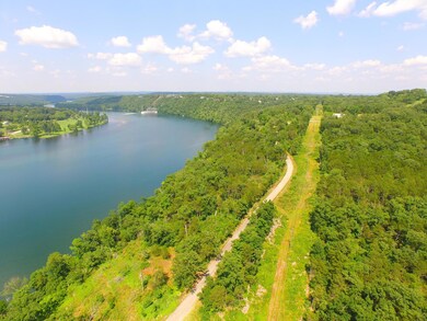 3000' of Taneycomo Lakefront