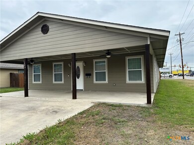 1084 E Weinert St, Seguin, TX 78155 - photo 3