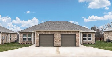 2405 N Hickory St, Sherman, TX 75092 - photo 2