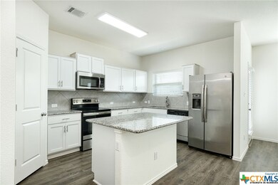 513 Circle Way unit 8D, Jarrell, TX 76537 - photo 3