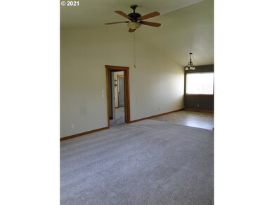 987 SW Joshua Ct, Hermiston, OR 97838 - photo 3