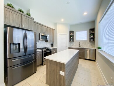 1618 W Lawndale Dr unit 19, San Antonio, TX 78209 - photo 2