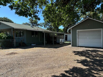 100 Laurelhurst St, Central Point, OR 97502 - photo 4