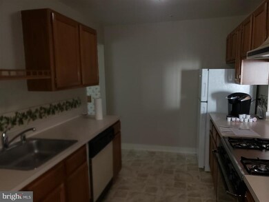 2003 Waters Edge Dr, Newark, DE 19702 - photo 3