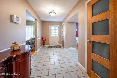 9323 Fern Bluff Ln, Louisville, KY 40229 - photo 3