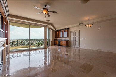 Greatroom - Wet Bar
