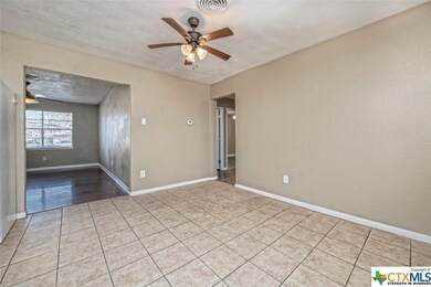 202 Hardeman St, Copperas Cove, TX 76522 - photo 5