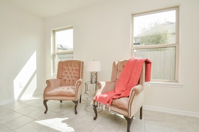 A CLOSE LOOK AT THE BRIGHT INVITING SPACE IN FRONT.