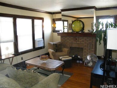 MAIN LEVEL UNIT-LIVING ROOM