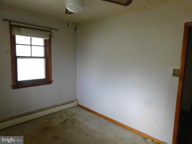 14 Fox St, Berkeley Springs, WV 25411 - photo 6