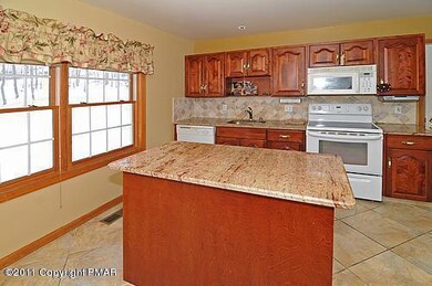 332 Escoll Dr, East Stroudsburg, PA 18301 - photo 4