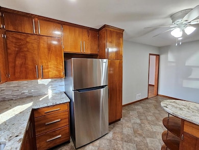 885 W Perry St, Bucyrus, OH 44820 - photo 5