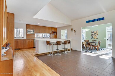 7 Williamson Ct Middletown NJ-large-014-