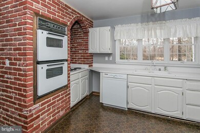 4460 Camelot Dr, Pomfret, MD 20675 - photo 2