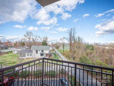 350 E Allen St unit 302, Hendersonville, NC 28792 - photo 2