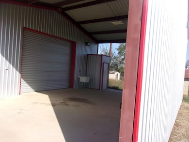 1202 Bessemer Ave, Llano, TX 78643 - photo 5