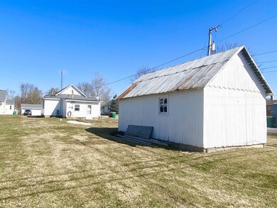 533 E Walnut St, Greentown, IN 46936 - photo 3