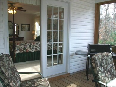 Screened Porch has Gas line to Grill