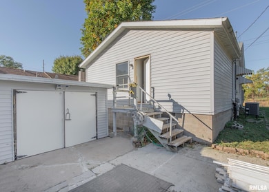 2802 Archer Dr, East Moline, IL 61244 - photo 2