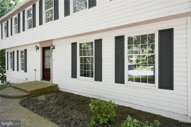 12201 Folkstone Dr, Herndon, VA 20171 - photo 2