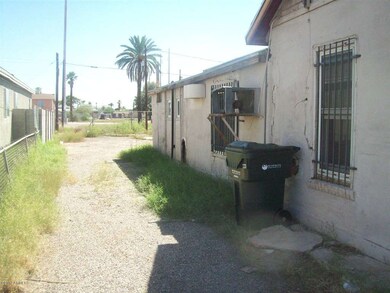 Side yard 006