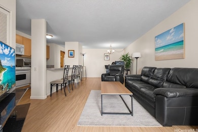 Discovery Bay Center unit 1817, Honolulu, HI 96815 - photo 2