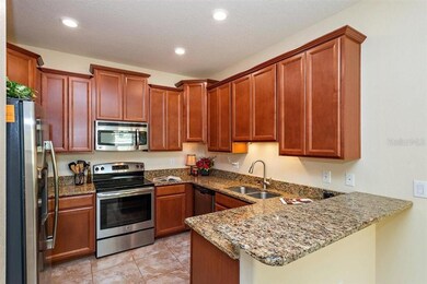 Granite counter tops, dual sinks and all stainless