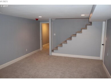 818 E 11th St, the Dalles, OR 97058 - photo 7