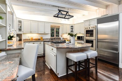Eat-in Kitchen