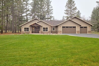 258 Bannister Ln, Grants Pass, OR 97526 - photo 3