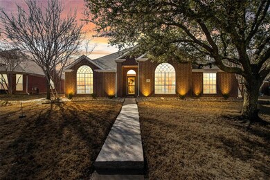 916 Abbots Ln, Denton, TX 76205 - photo 2