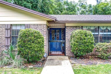 5256 Magnolia Oaks Ln, Jacksonville, FL 32210 - photo 2