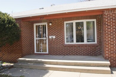 Covered Front Porch!