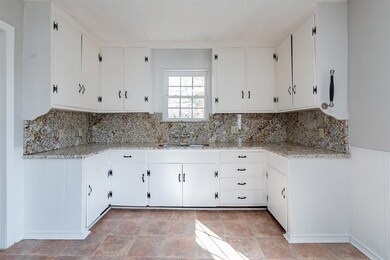 613 Silver Creek Rd, Azle, TX 76020 - photo 4