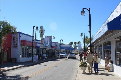 Tarpon Springs Sponge Docks walk the streets