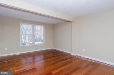 19037 Partridge Wood Dr, Germantown, MD 20874 - photo 3