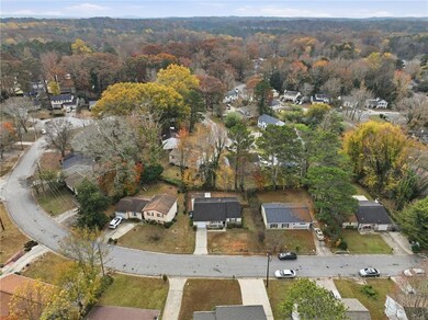 5323 Tracey Dr, Stone Mountain, GA 30088 - photo 4