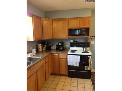 Updated Kitchen with ceramic floor