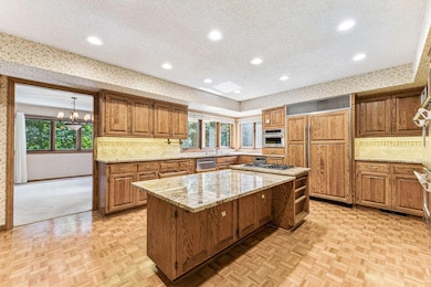 10752 Mount Curve Rd, Eden Prairie, MN 55347 - photo 4