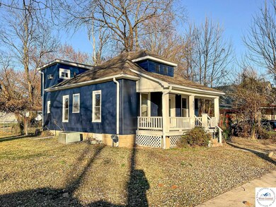 923 E 10th St, Sedalia, MO 65301 - photo 3