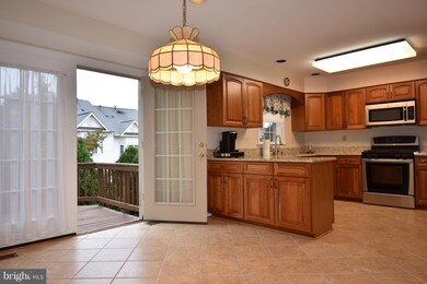 6307 Tisbury Dr, Burke, VA 22015 - photo 6