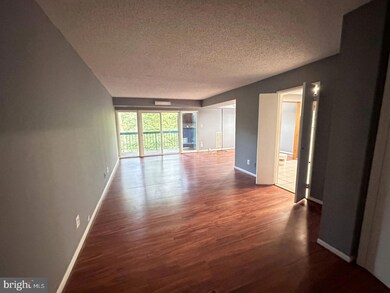 11801 Breton Ct unit 22C, Reston, VA 20191 - photo 2