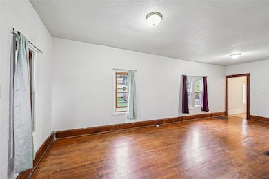 705 10th St, Belle Plaine, IA 52208 - photo 7