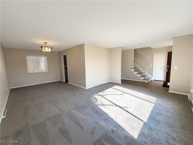 26256 Hickory Ln, Olmsted Falls, OH 44138 - photo 3