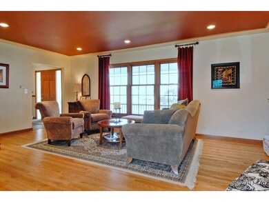 1236 Catalpa Ln, Naperville, IL 60540 - photo 2
