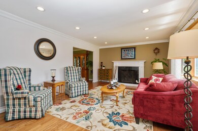 05_20MarcDrive_165_LivingRoom_HiRes