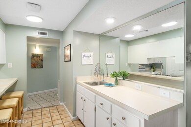 Wet bar in kitchen area