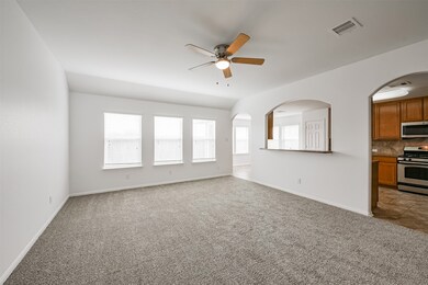 1077 Lasso Ct, Alvin, TX 77511 - photo 6