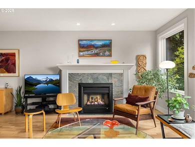 780 NW Westover Square unit 3, Portland, OR 97210 - photo 5